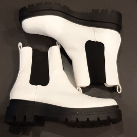 Chelsea Boots White and Black 9.5 - Picture 1 of 9